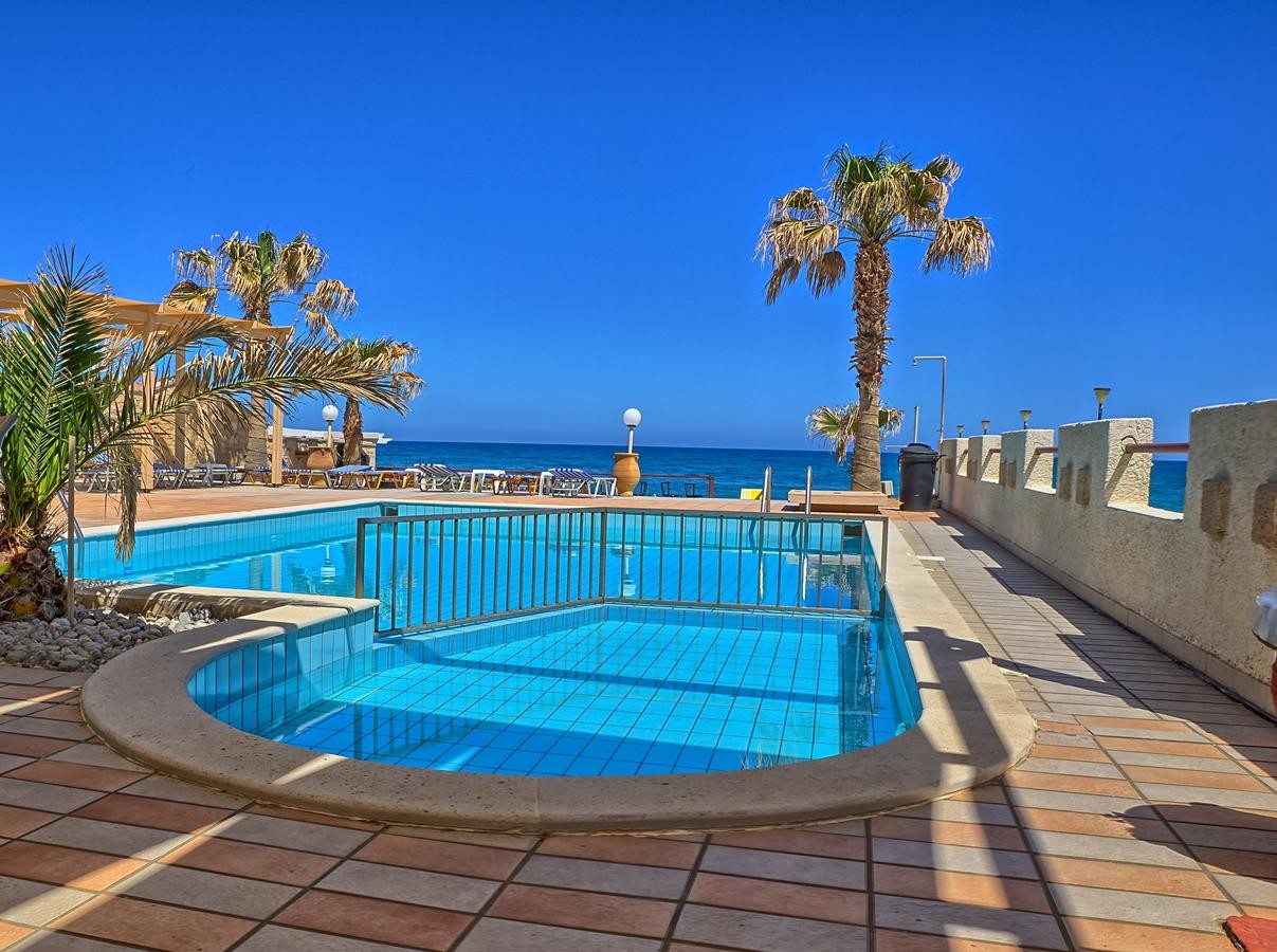 Seafront Beach Hotel Apartments 3*