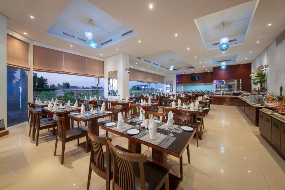 Ramada By Wyndham Beach Hotel Ajman 4*