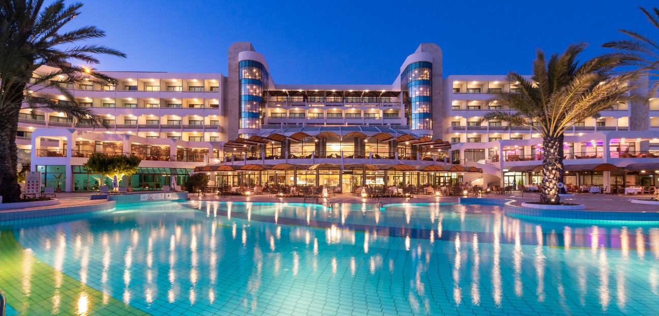 Athena Beach Hotel 4*