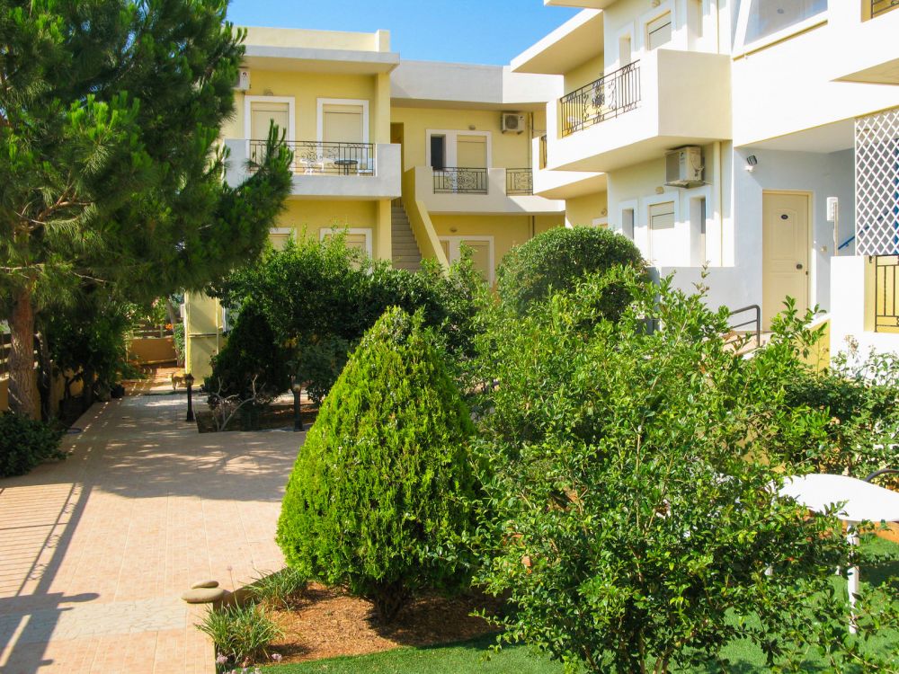 Fotis Studios Apartments 4*