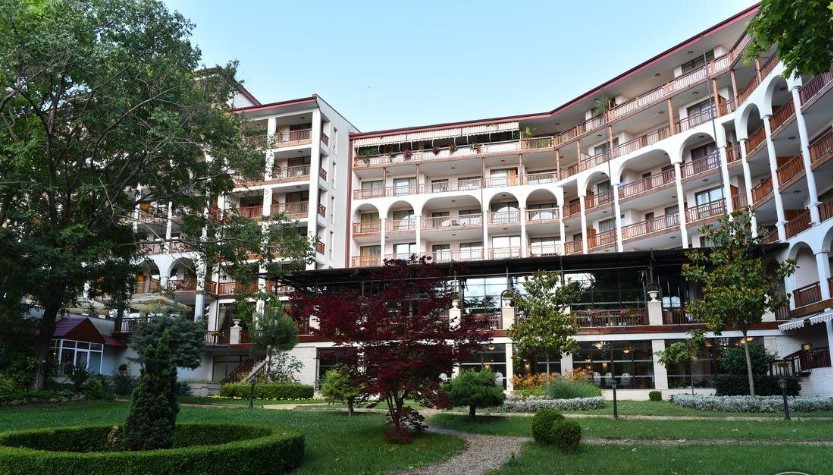 Estreya Residence 4*