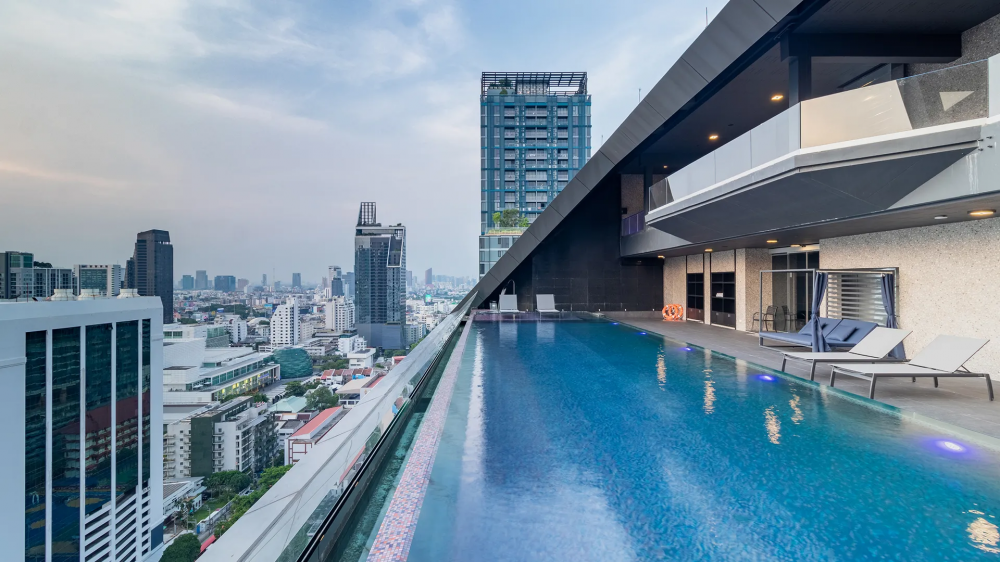 Queensland Hotel Bangkok 4*