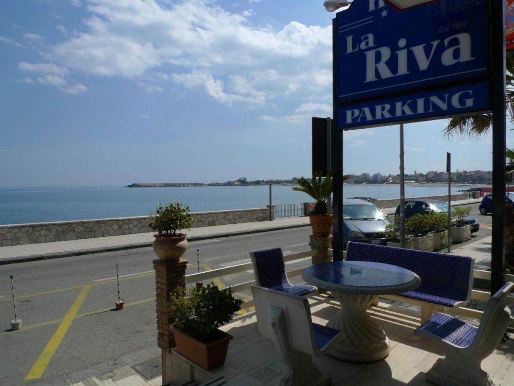 La Riva 3*