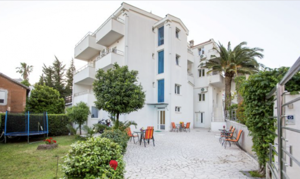 Lazovic Apartments 3*