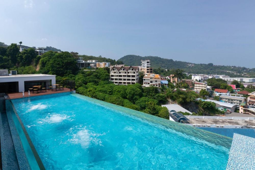 Triple L Hotel Patong 4*