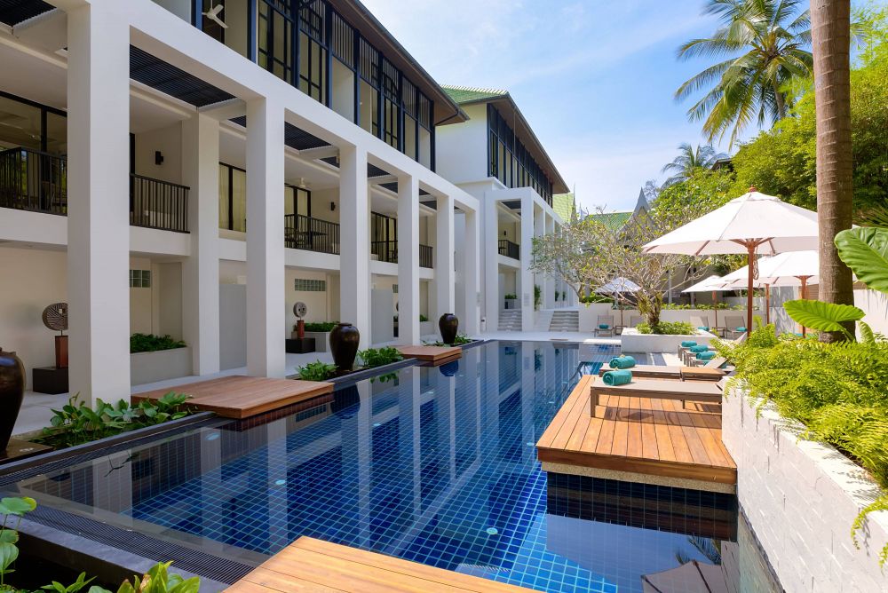 Outrigger Surin Beach Resort (ex. Manathai Surin Phuket) 4*