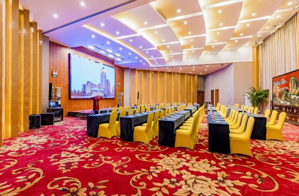 Feitian Hotel Beijing 4*