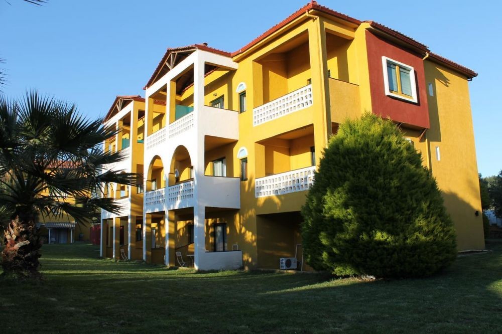 Despotiko Apartment Hotel & Suites 3*