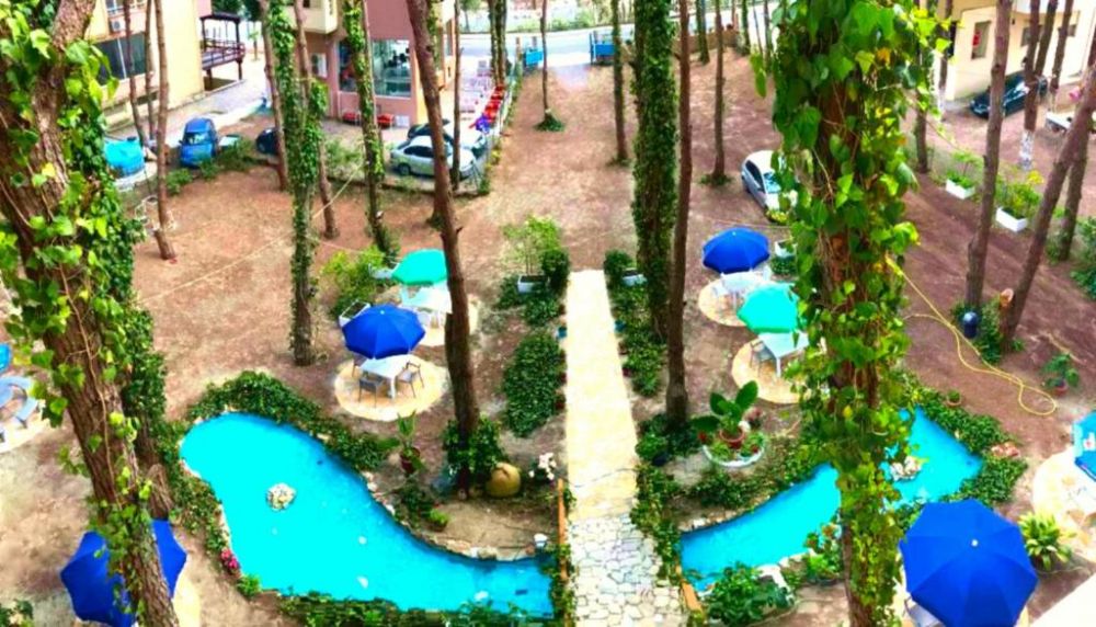 Mali i Robit Hotel & Camping 3*