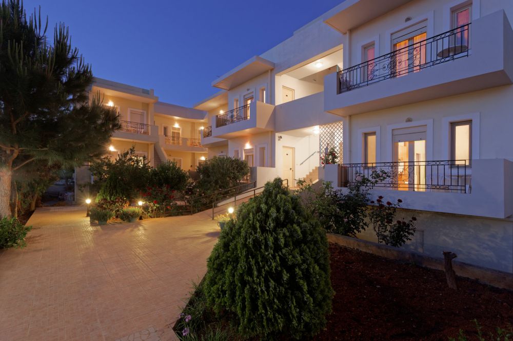 Fotis Studios Apartments 4*