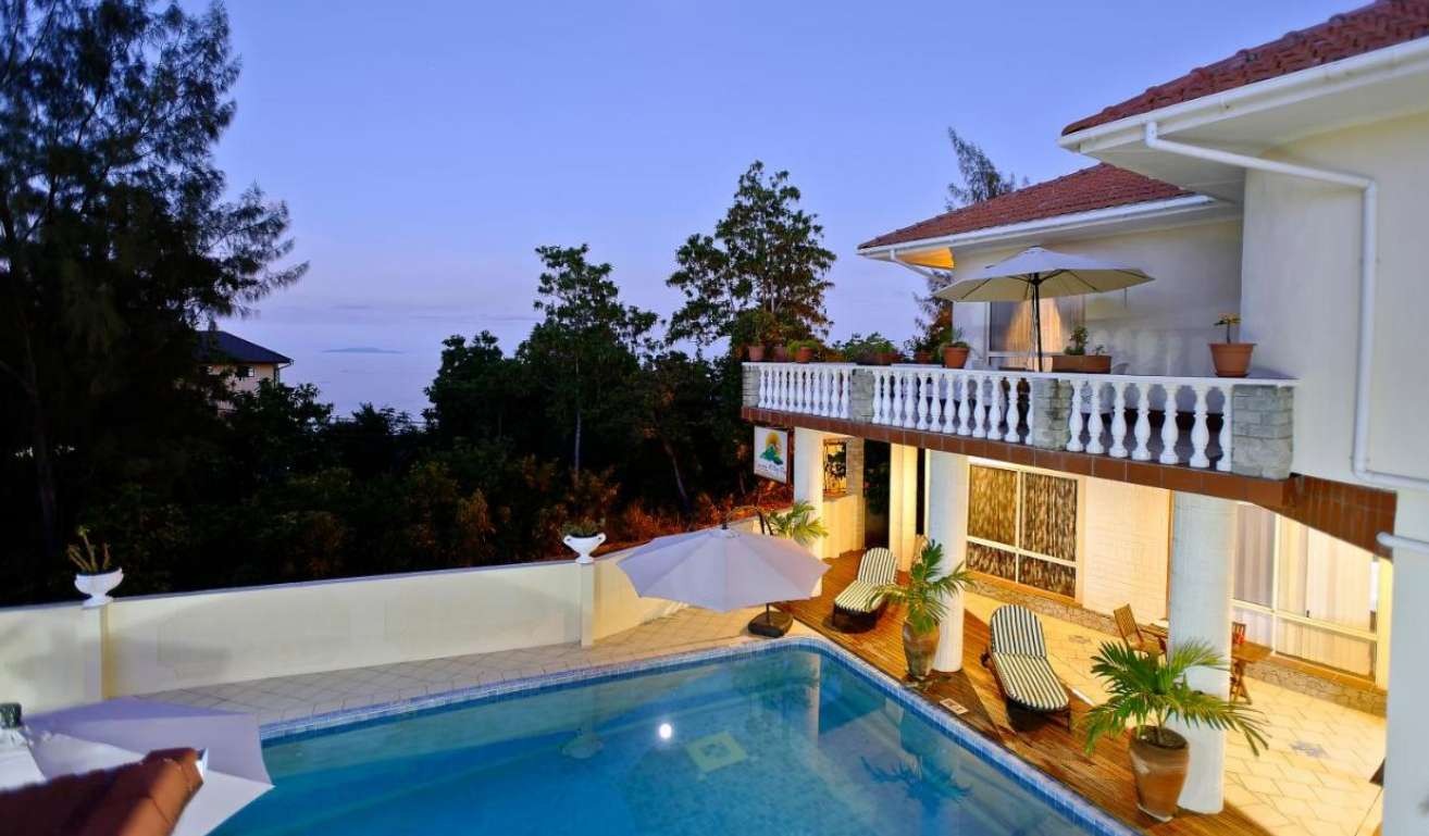 Carana Hilltop Villa 4*