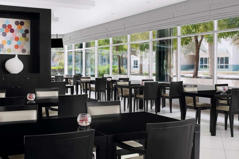 Holiday Inn Express Internet City 2*