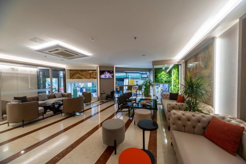 Aprilis Hotel 4*