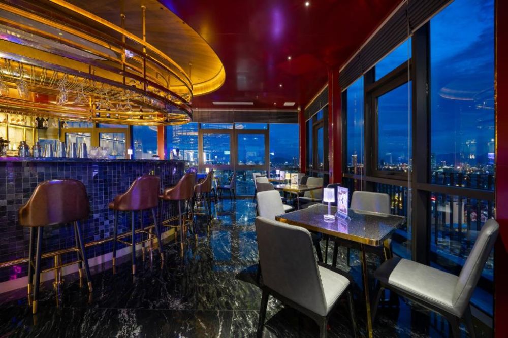 Golden Lotus Grand Hotel 4*