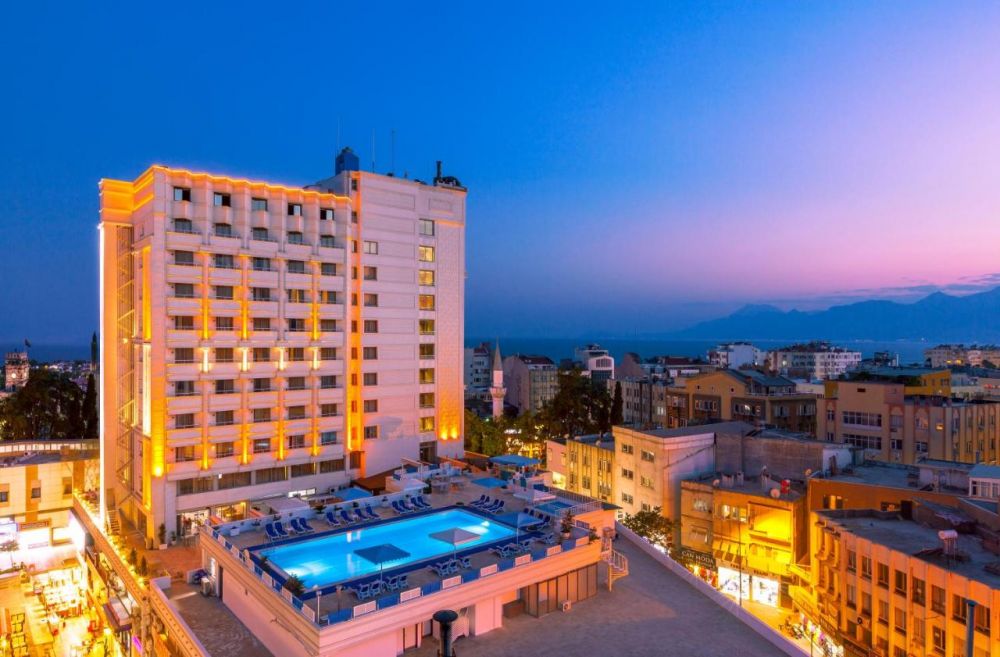 Best Western Plus Khan Hotel 4*