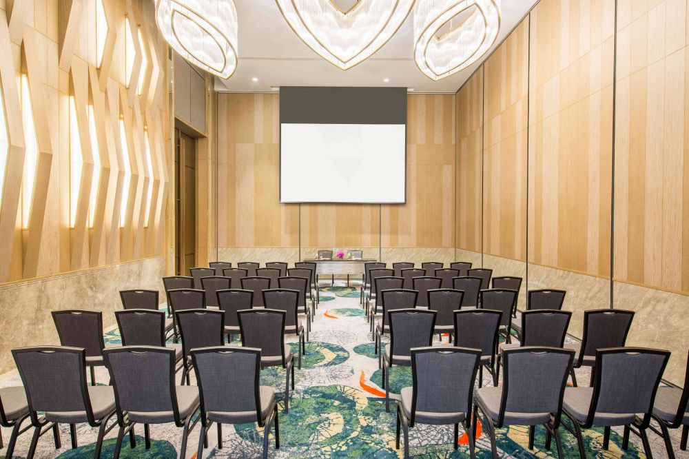 Avani+ Hua Hin Resort 5*