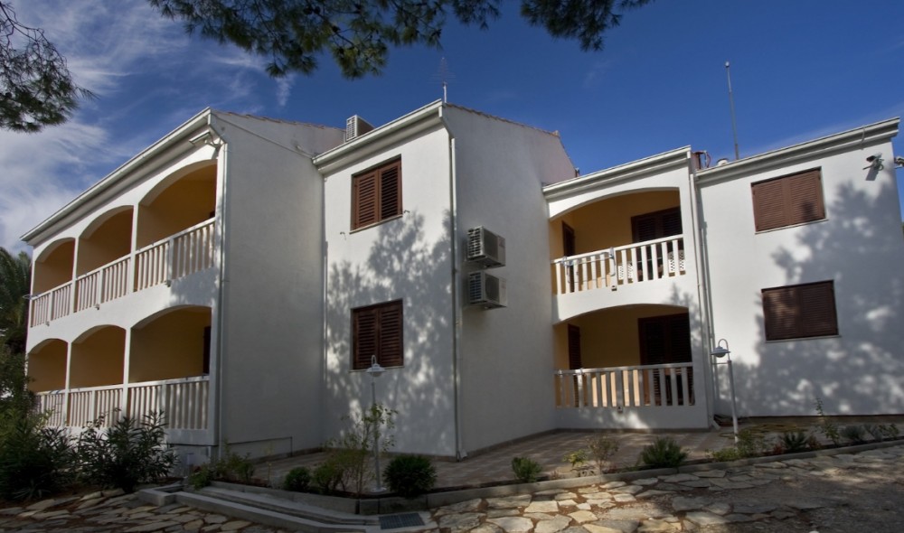 Apartments Lavica 3*