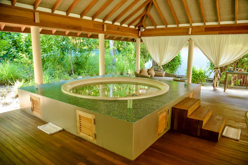 Reethi Faru Resort 4*