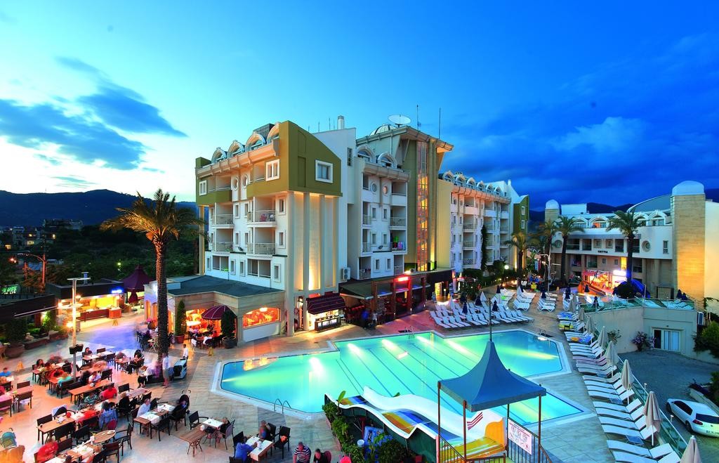 Grand Cettia Hotel 4*