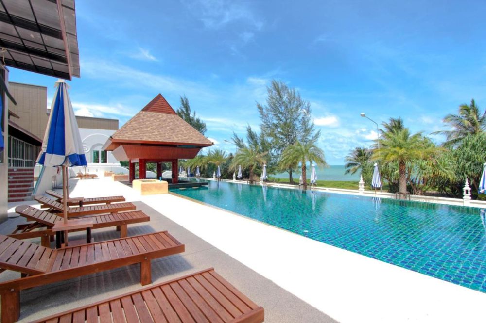 Maikhao Palm Beach Resort 5*