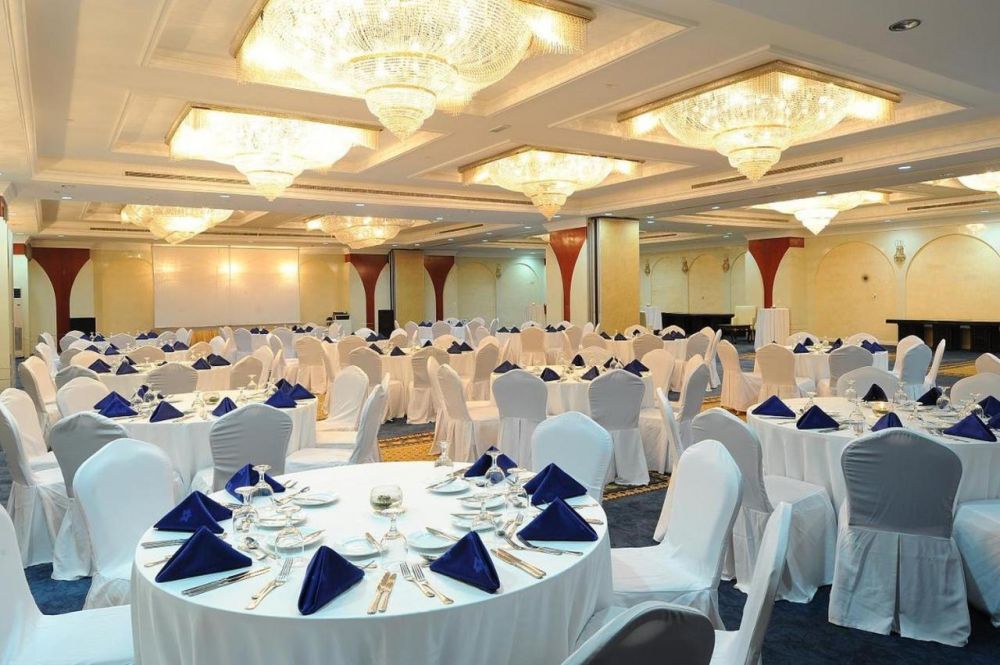 Holiday International Hotel - Embassy District (ex. Holiday Inn Bur Dubai) 4*