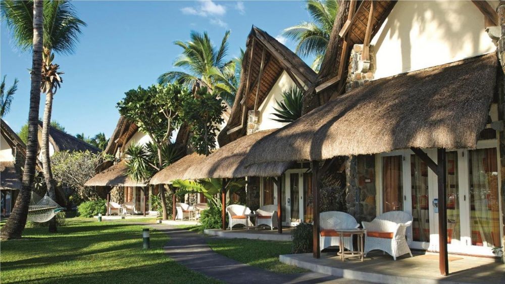 La Pirogue A Sun Resort 4*