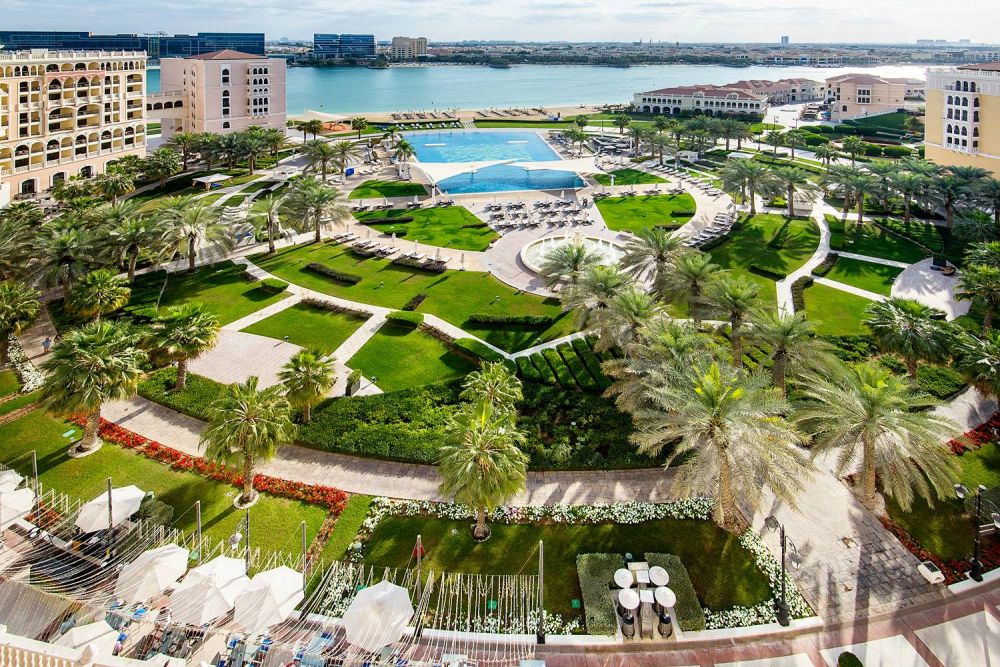 The Ritz Carlton Abu Dhabi Grand Canal 5*