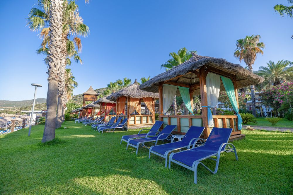 Latanya Park Resort Hotel 4*