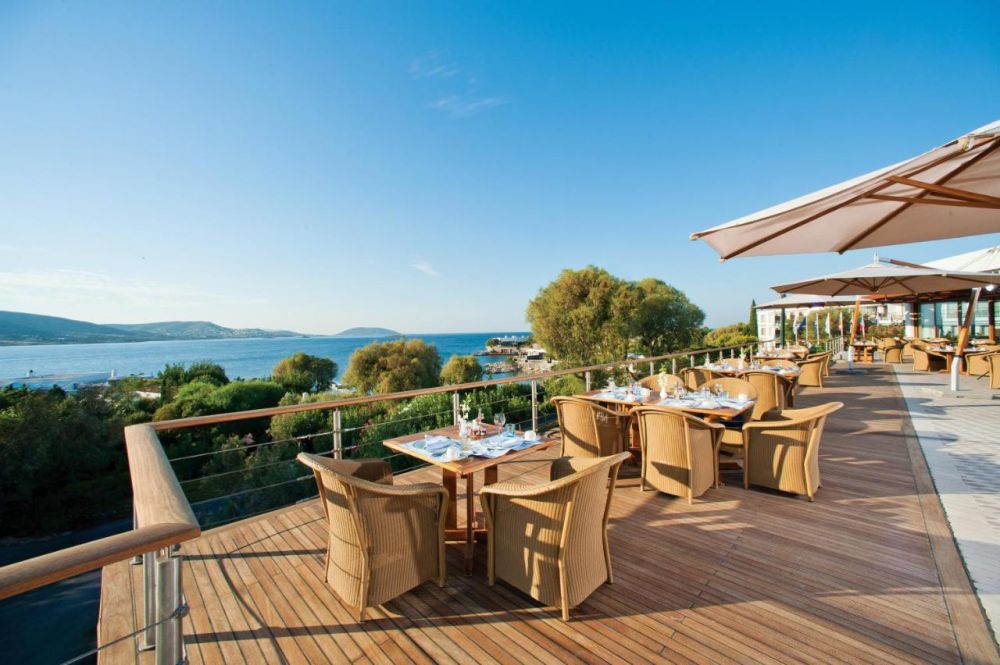 Grand Resort Lagonissi 5*