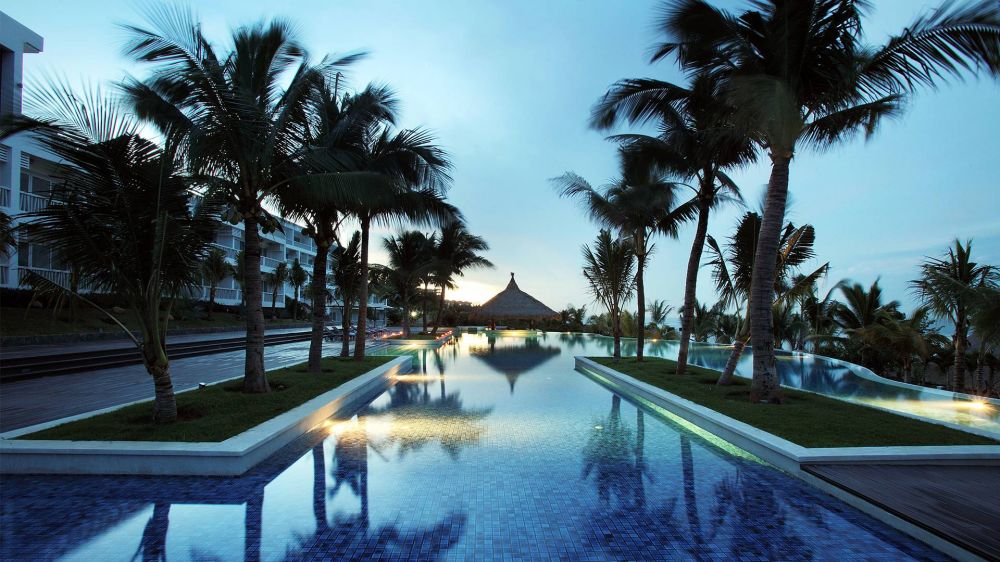 The Cliff Resort & Residences 4*