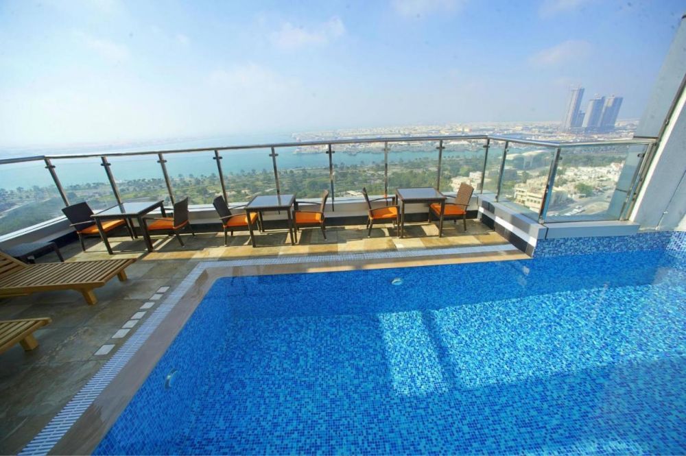 Ramada by Wyndham Abu Dhabi Corniche 4*