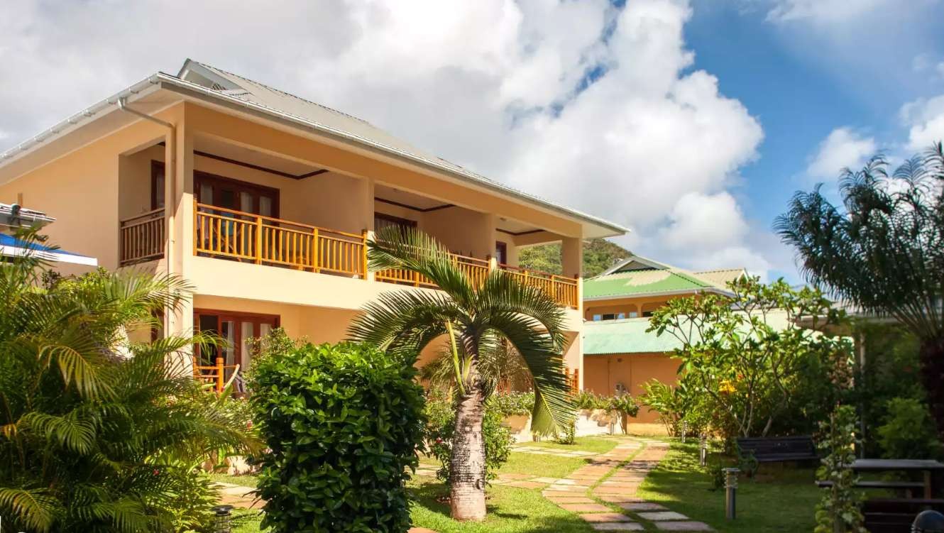 Pirogue Lodge 