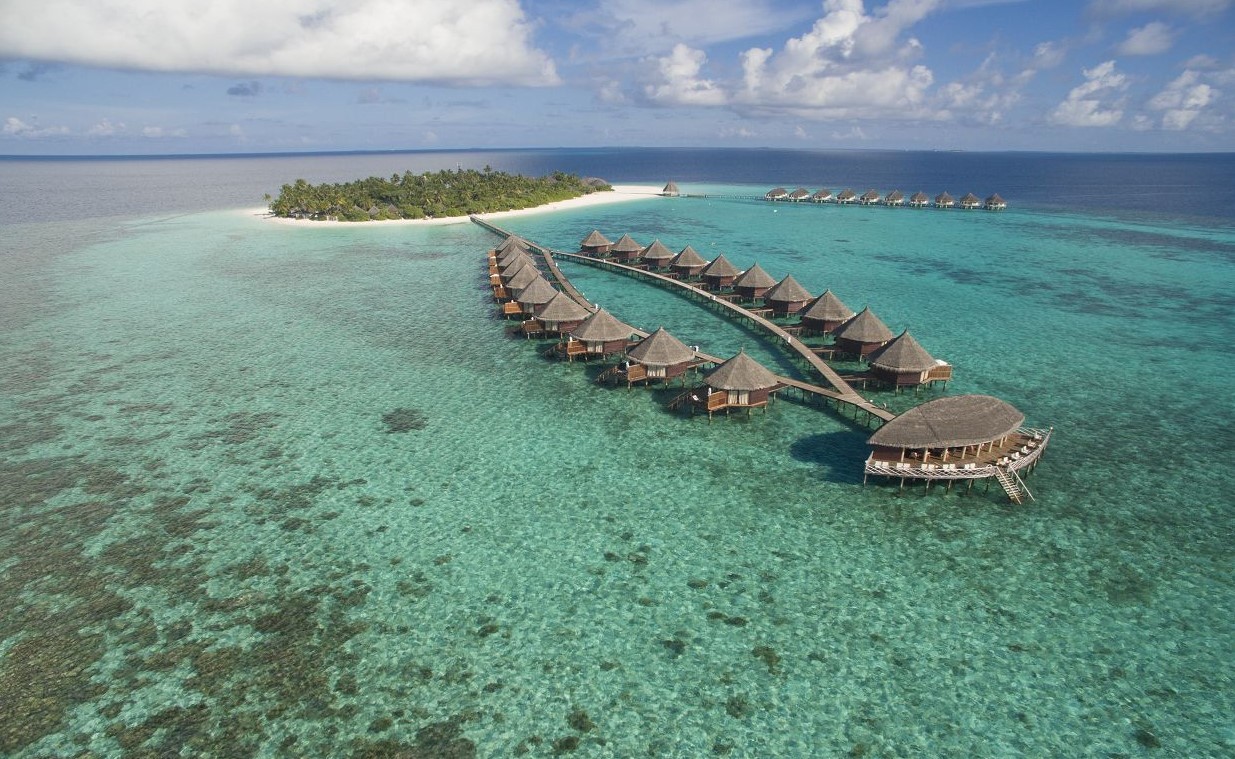 Angaga Island Resort 4*