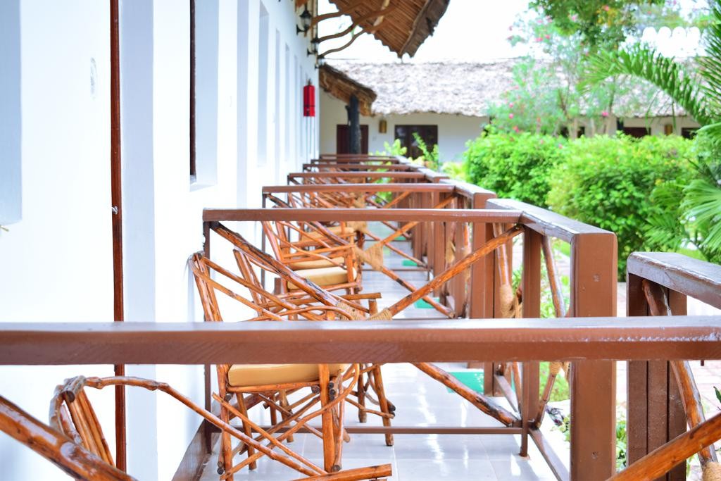 Amaan Beach Bungalows 3*