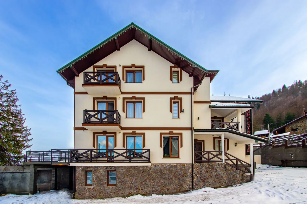 Князів Двір 3*