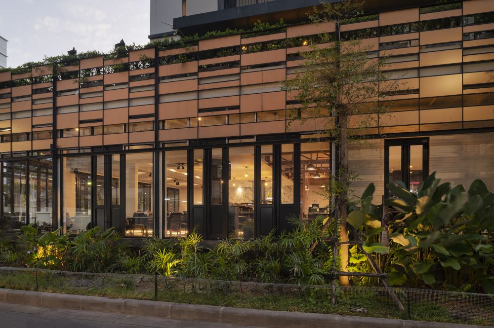 Cross Vibe Bangkok Sukhumvit Hotel 4*