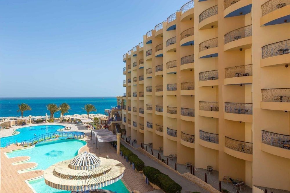 Sphinx Aquapark Beach Resort 4*