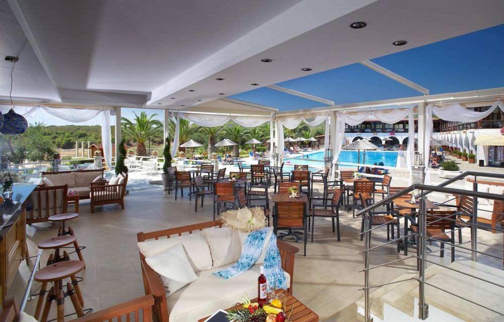 Blue Dolphin Hotel 4*