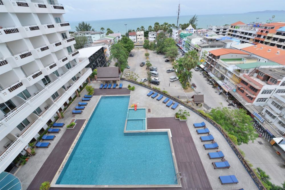 Jomtien Thani Hotel 4*