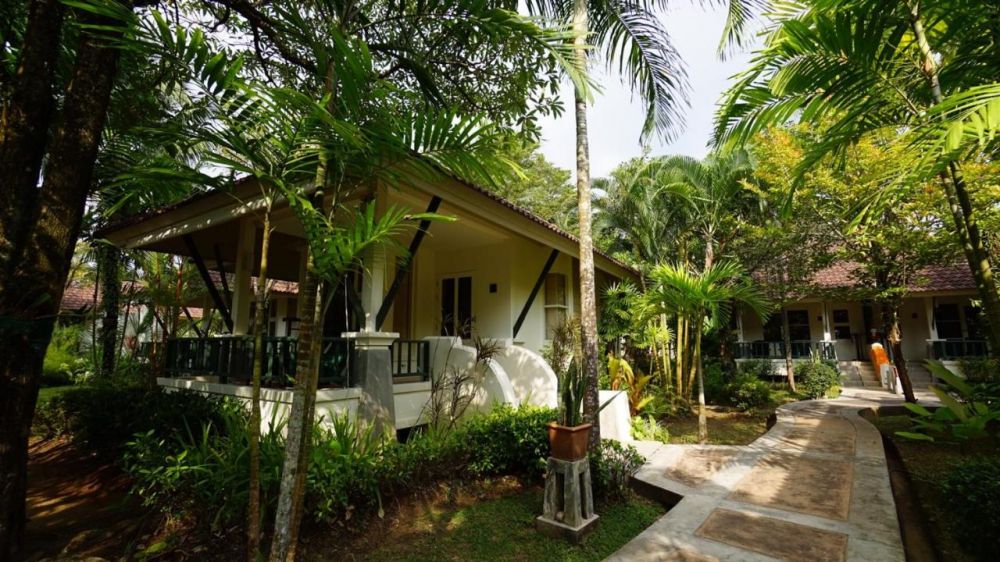 Baan Khao Lak Beach Resort 4*