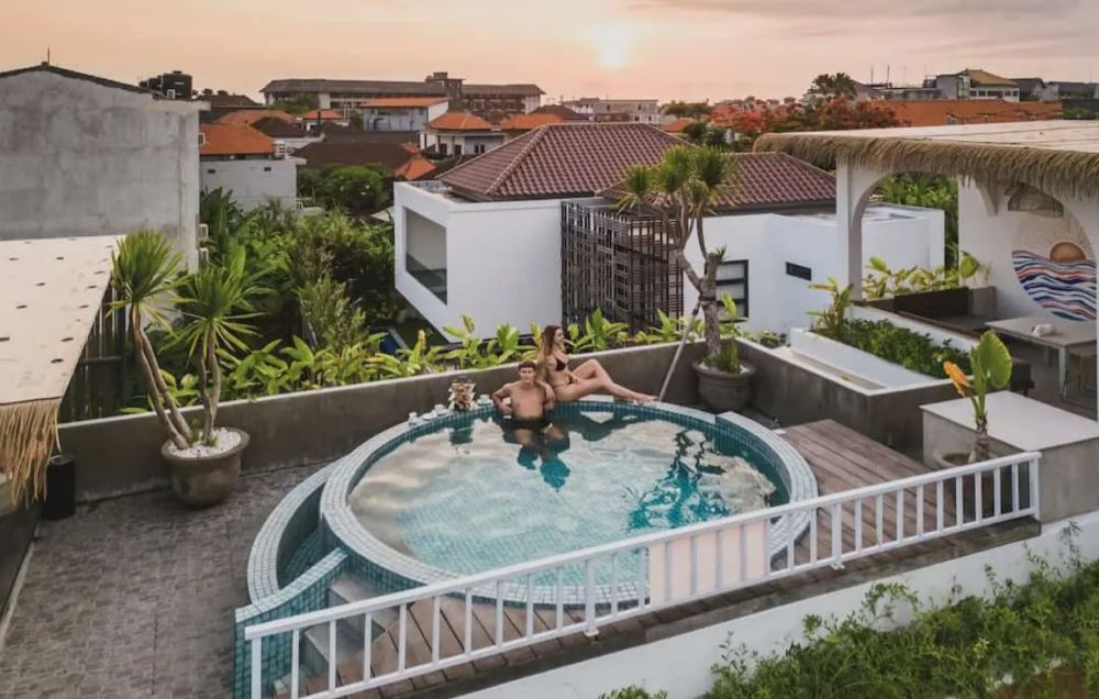 Roomates Surf Camp Canggu 3*