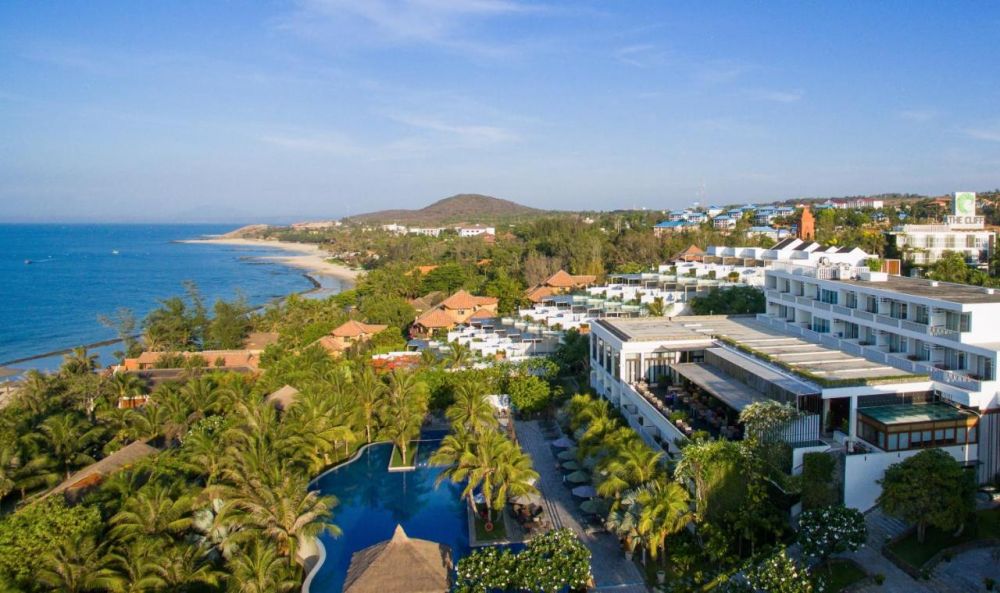 The Cliff Resort & Residences 4*