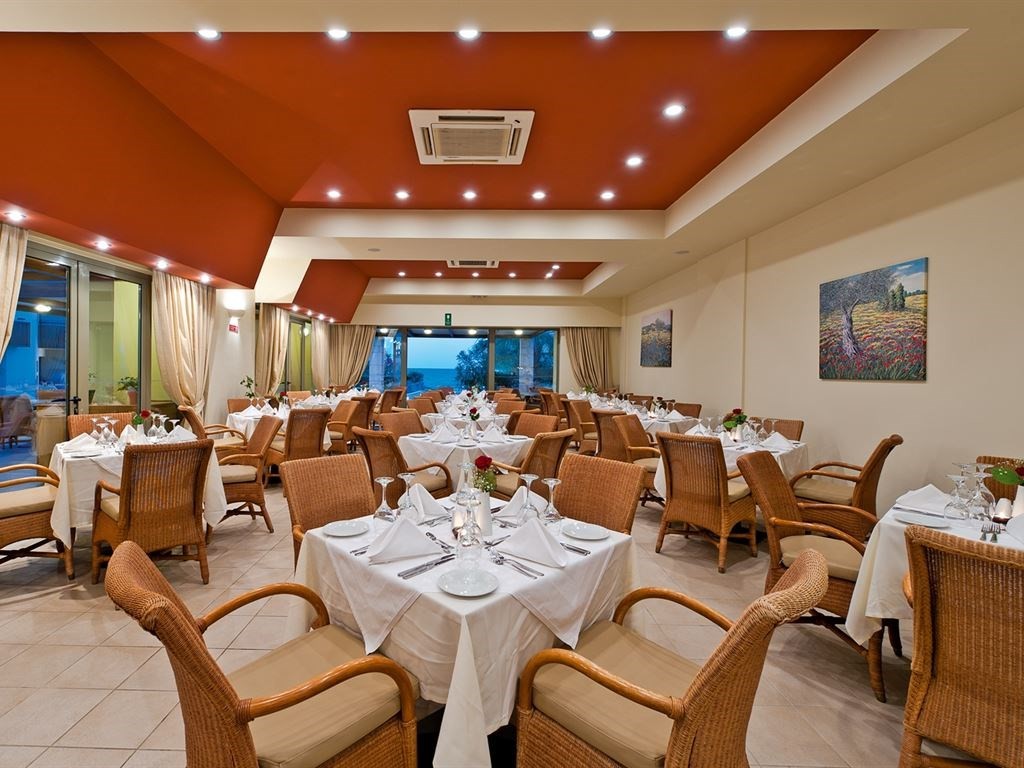 Santa Marina Plaza Giannoulis Hotels 4*