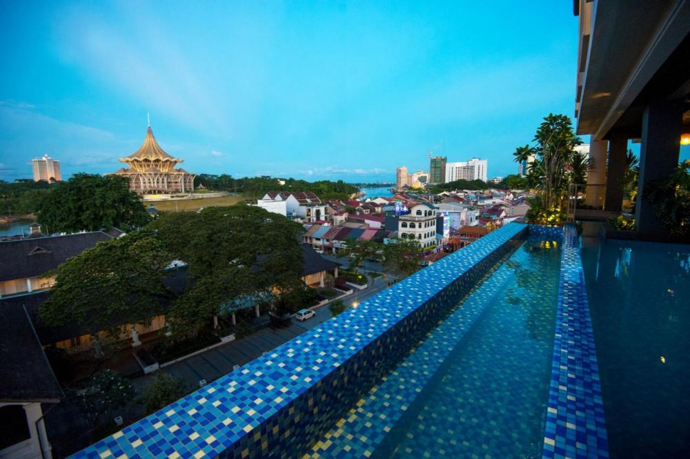 The Waterfront Hotel Kuching 3*