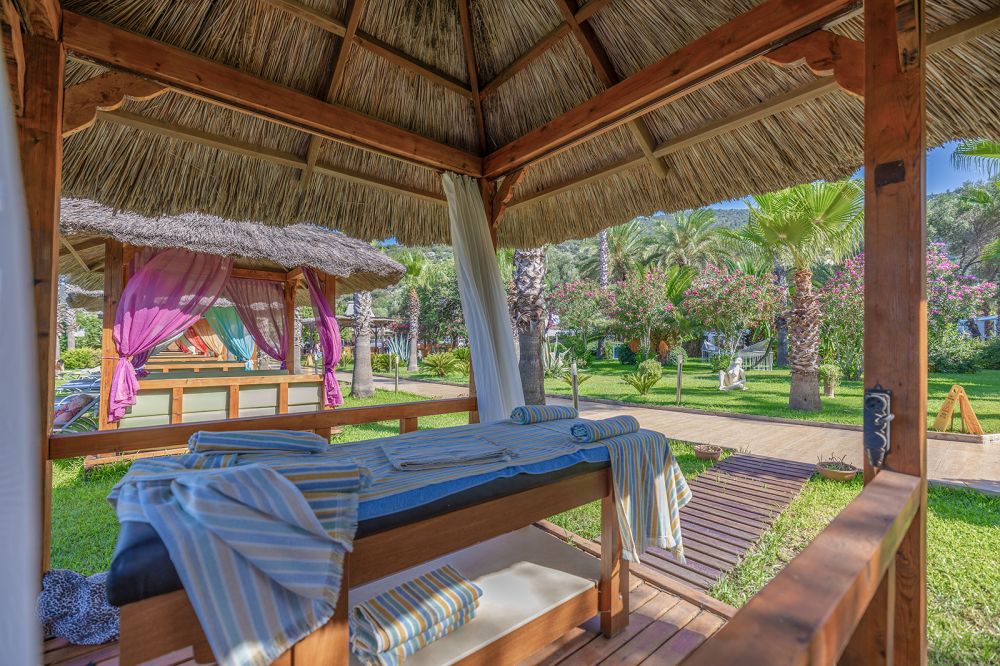 Latanya Park Resort Hotel 4*