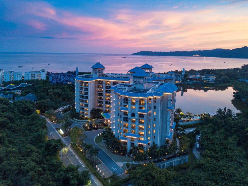 Holiday Inn & Suites Sanya Yalongbay 5*