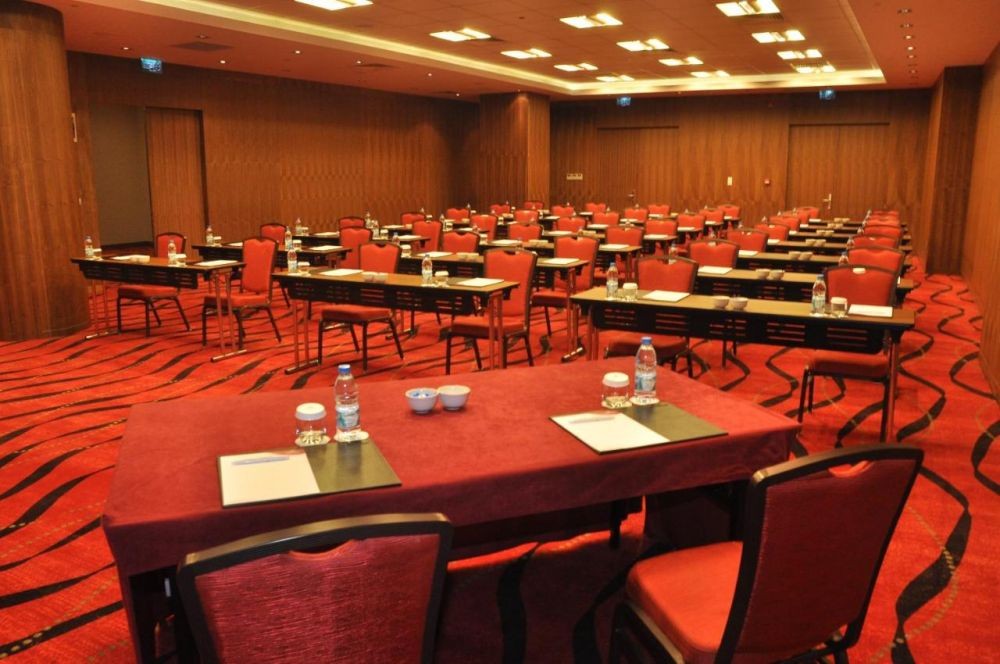 Crowne Plaza Istanbul Harbiye 5*