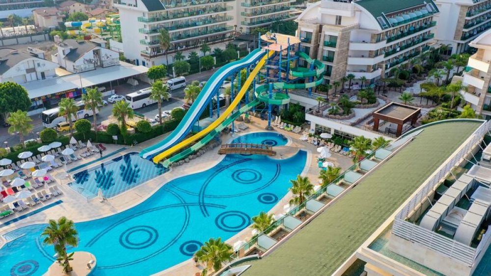 Crystal Waterworld Resort & Spa 5*