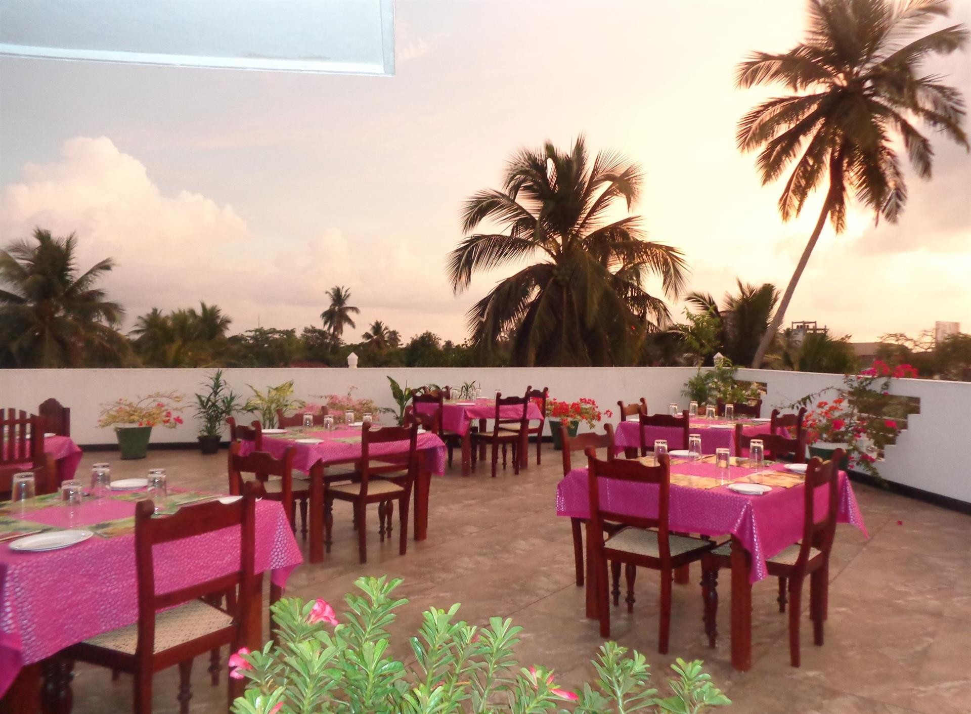 Italia Hotel Ambalangoda 2*