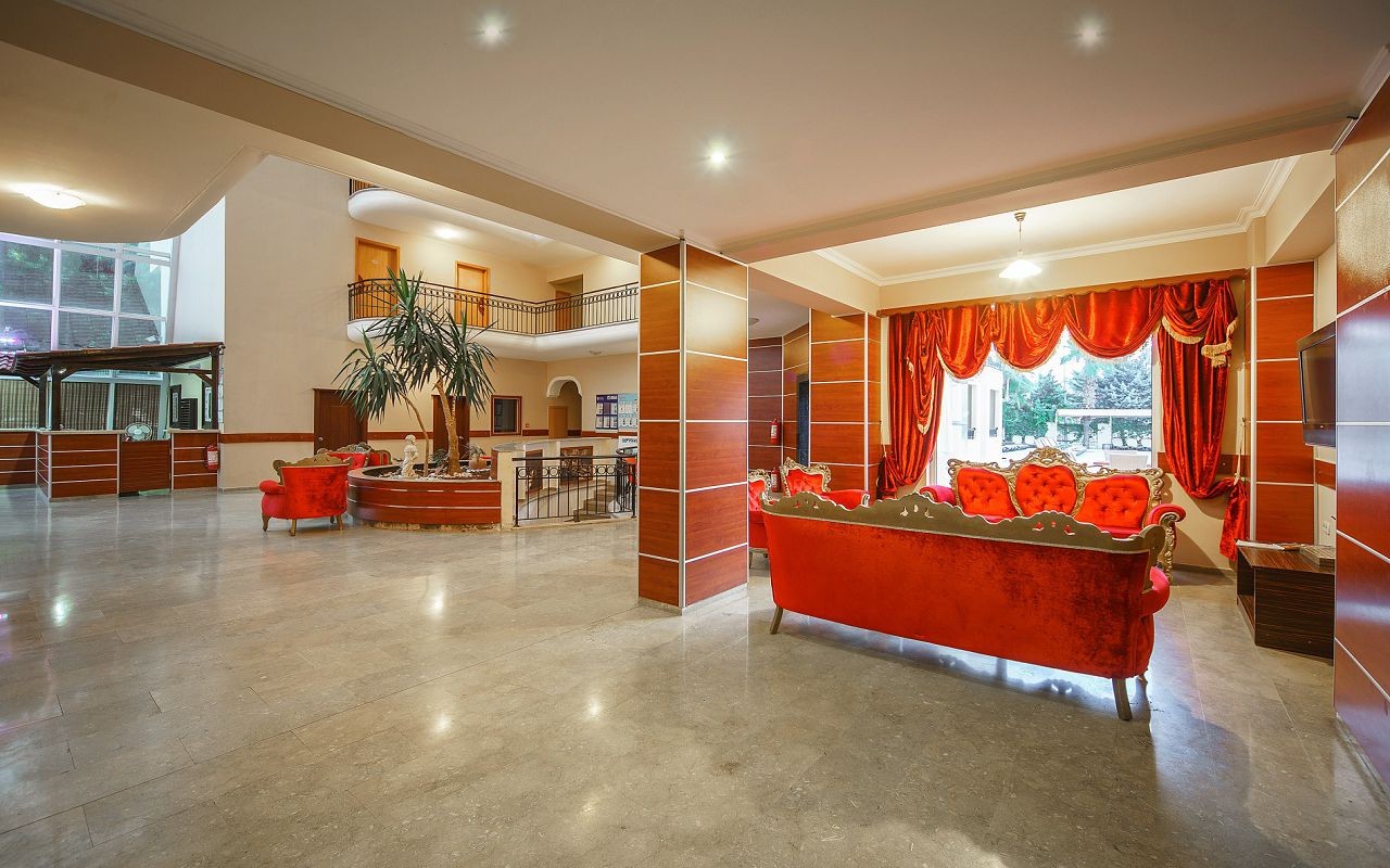 Larissa Inn Hotel 4*